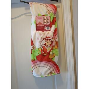 Strawberry Shortcake Plush Fleece Blanket – Super Soft & Cozy